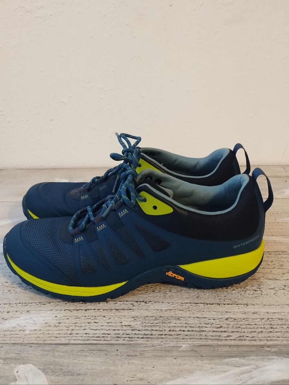 Dansko Teal Mesh VIBRAM WATERPROOF Hiking Shoes Womens size 38/7.5 u.s.a color